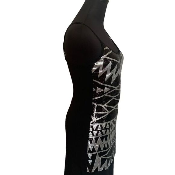 Gorgeous BKE Sequin Tank Top in Black & Silver, Size Medium - Picture 4 of 8